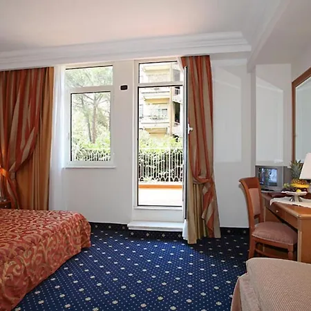 Pinewood Szálloda 4*