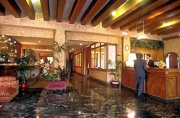 Ξενοδοχείο Pinewood 4*