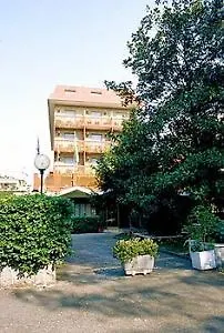 Pinewood Ξενοδοχείο 4*