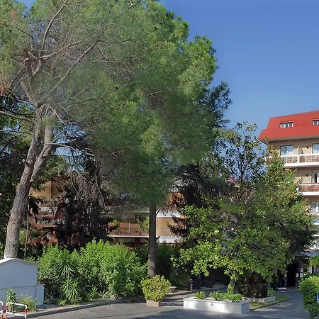 Pinewood Ξενοδοχείο