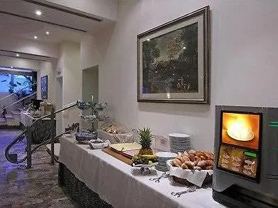 Pinewood Ξενοδοχείο 4*