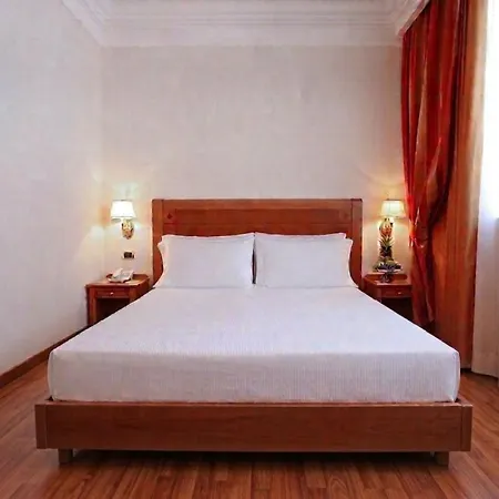 Pinewood Hotel 4*