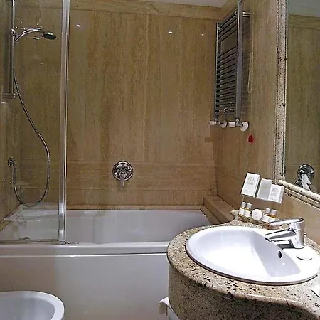 Hotel Pinewood 4*