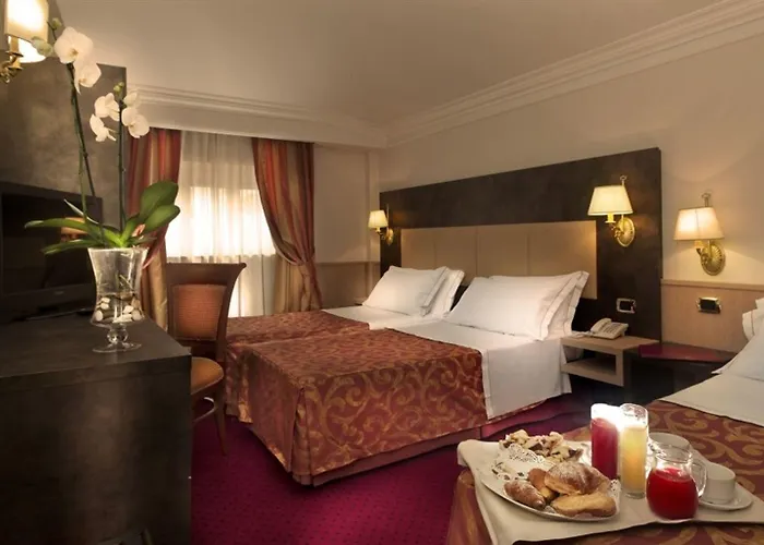 Pinewood Отель 4*