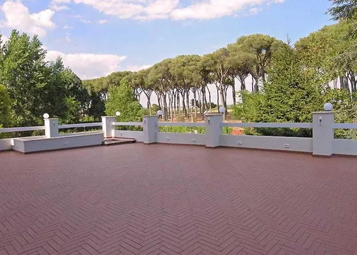 Отель Pinewood 4*