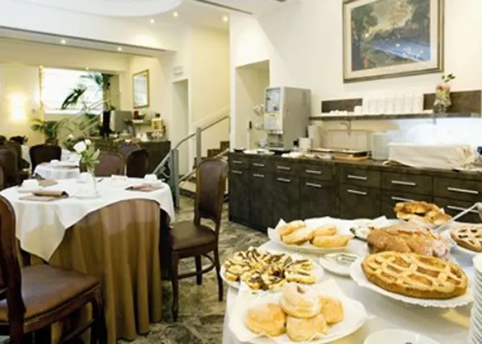 Отель Pinewood 4*