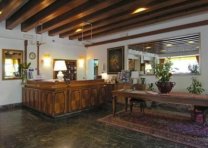 Pinewood Отель 4*