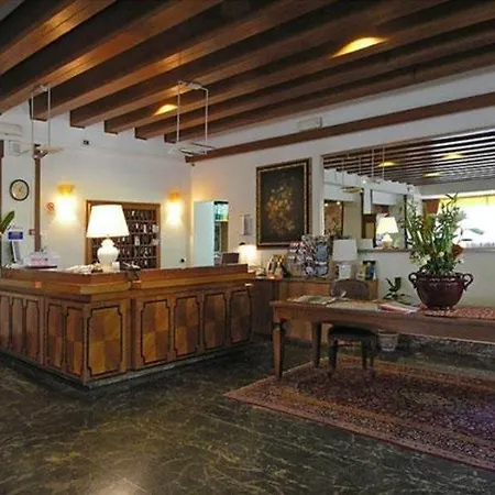 Pinewood Hotel 4*