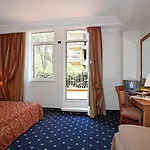 Pinewood Hotell 4*